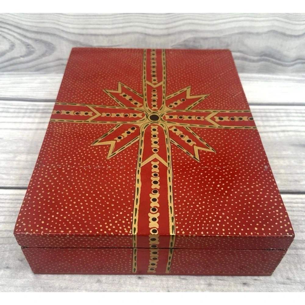 VINTAGE WOODEN GIFT /‎ STORAGE BOX - 11.75